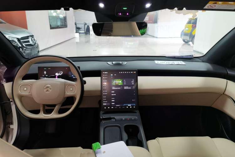 Used Nio ET5 2022 75 kWh Center Console