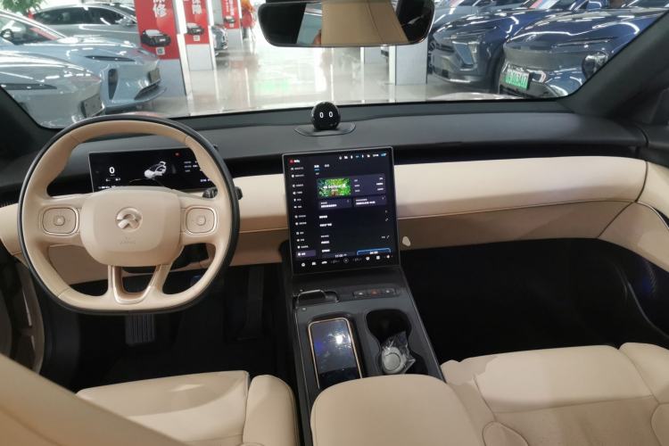 Used Nio ET5 2022 75 kWh Center Console
