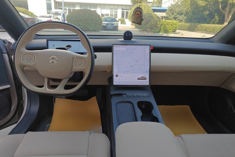 Used Nio ET5 2022 75 kWh Center Console