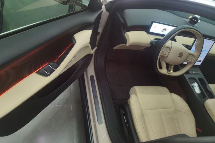 Used Nio ET5 2022 75 kWh Driver Seat