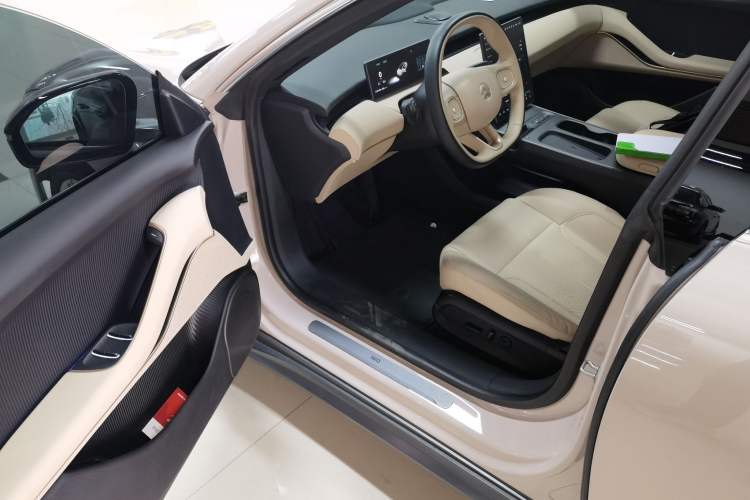 Used Nio ET5 2022 75 kWh Driver Seat