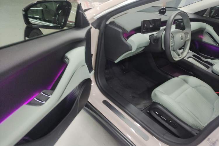 Used Nio ET5 2022 75 kWh Driver Seat