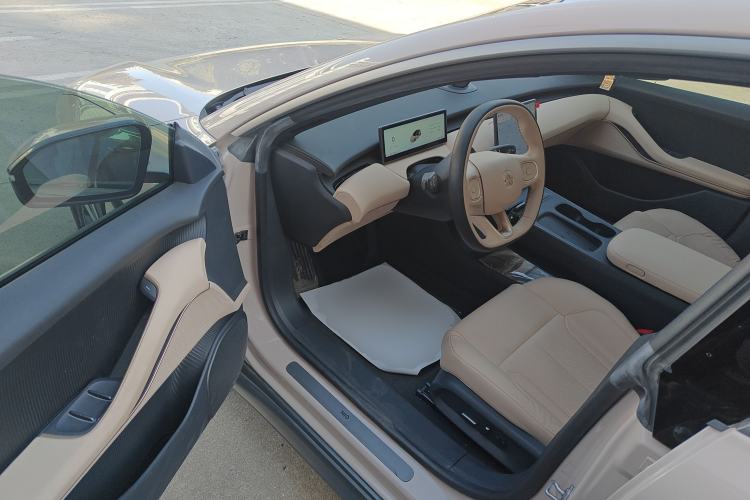 Used Nio ET5 2022 75 kWh Driver Seat