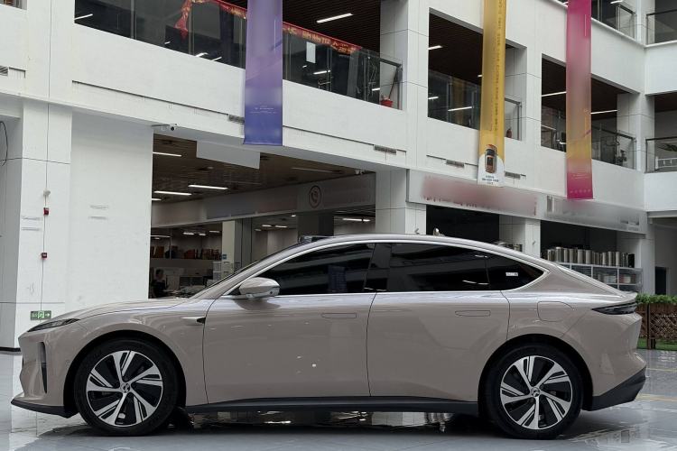 Used Nio ET5 2022 75 kWh Exterior 2