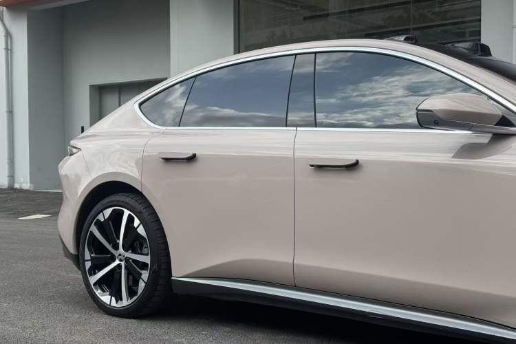 Used Nio ET5 2022 75 kWh Exterior 3