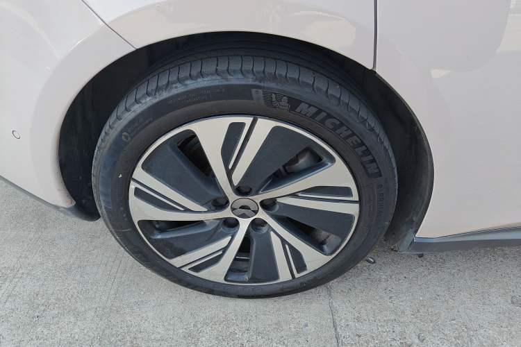 Used Nio ET5 2022 75 kWh Exterior 4