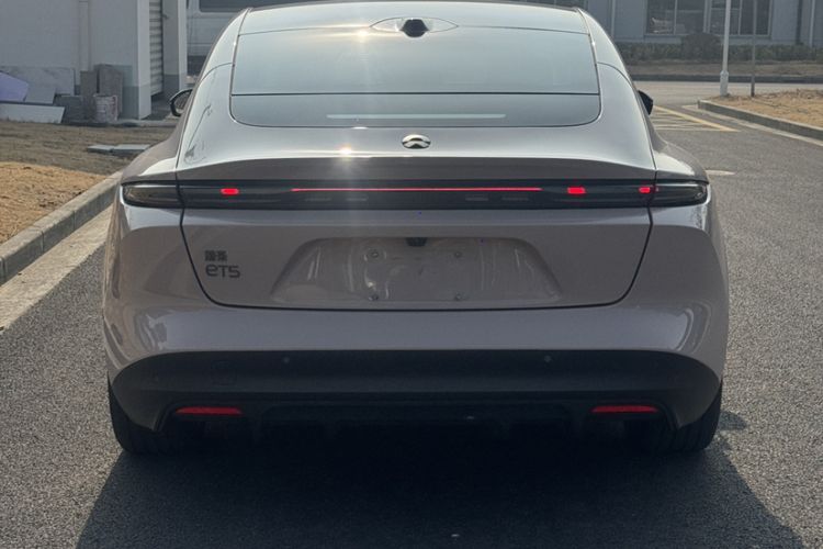 Used Nio ET5 2022 75 kWh Exterior 5