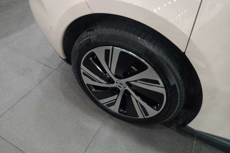 Used Nio ET5 2022 75 kWh Exterior 8