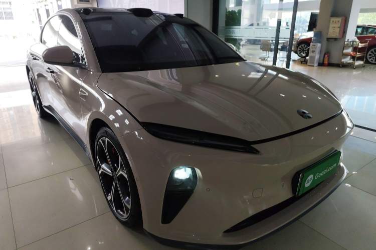 Used Nio ET5 2022 75 kWh Front Right 45 Deg