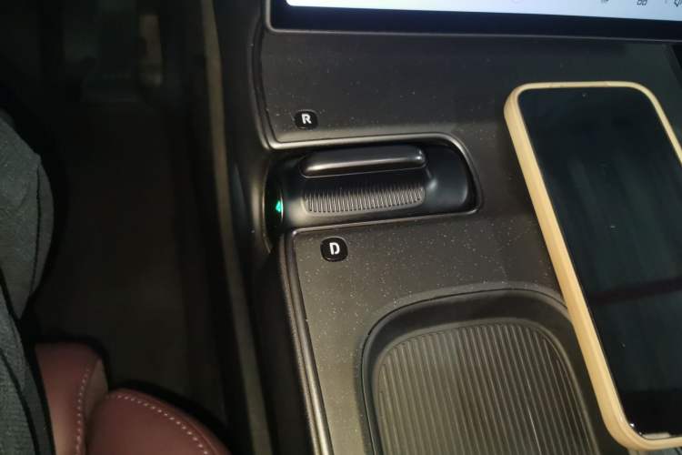 Used Nio ET5 2022 75 kWh Gear Lever