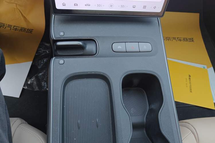 Used Nio ET5 2022 75 kWh Gear Lever