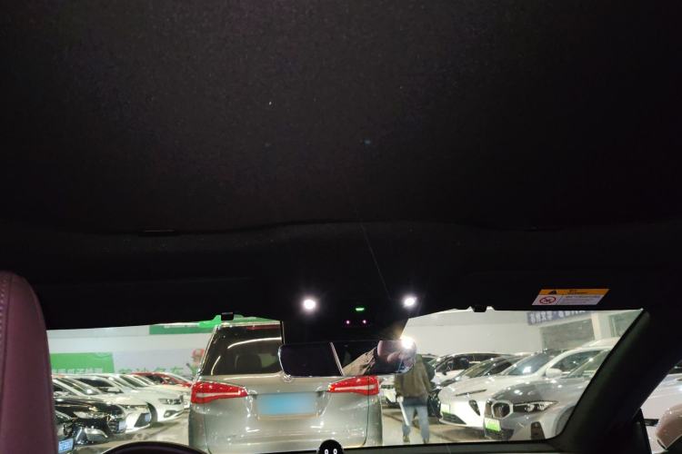 Used Nio ET5 2022 75 kWh Headliner