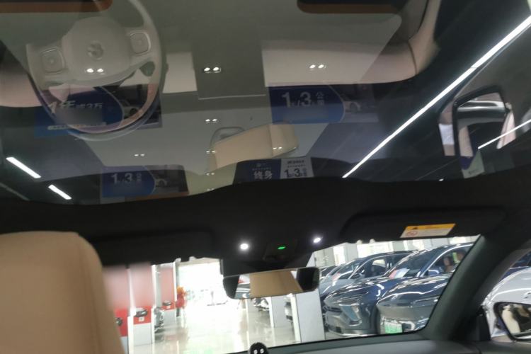 Used Nio ET5 2022 75 kWh Headliner