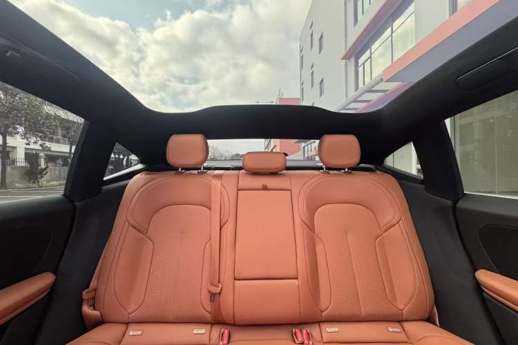 Used Nio ET5 2022 75 kWh Interior 12
