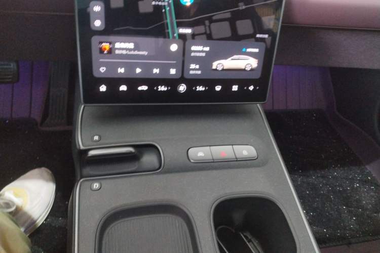 Used Nio ET5 2022 75 kWh Interior 6