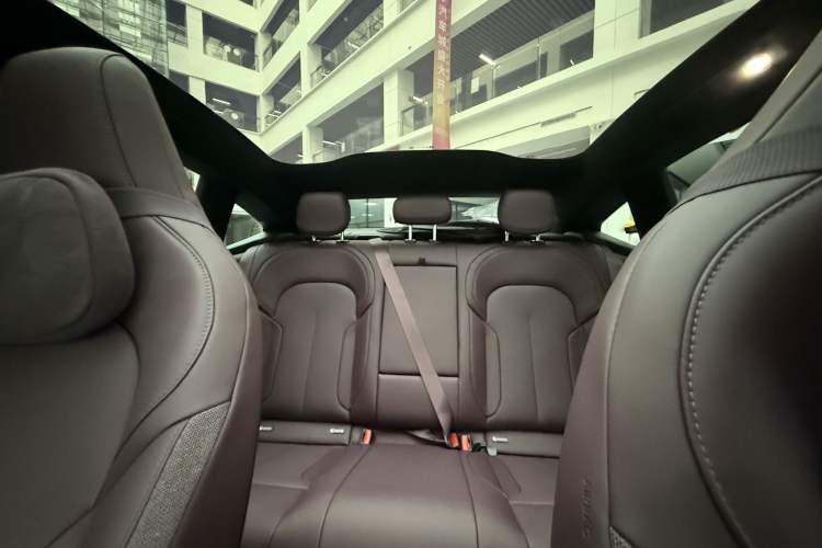Used Nio ET5 2022 75 kWh Interior 7
