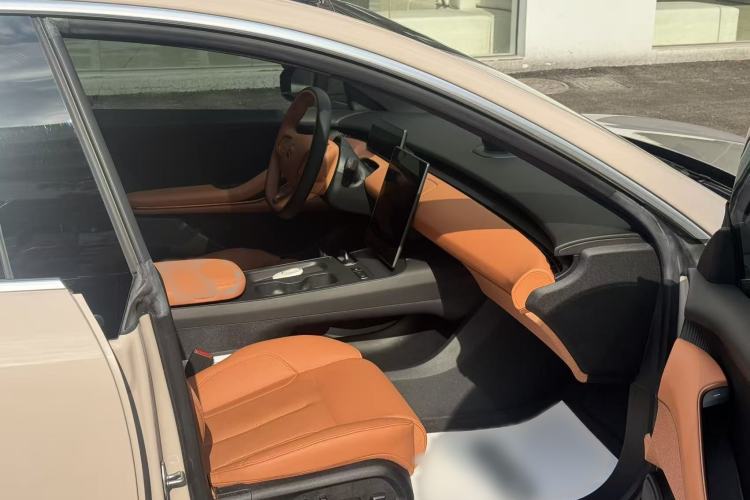 Used Nio ET5 2022 75 kWh Interior 9