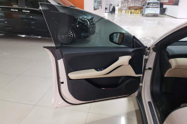 Used Nio ET5 2022 75 kWh Left Front Door Interior