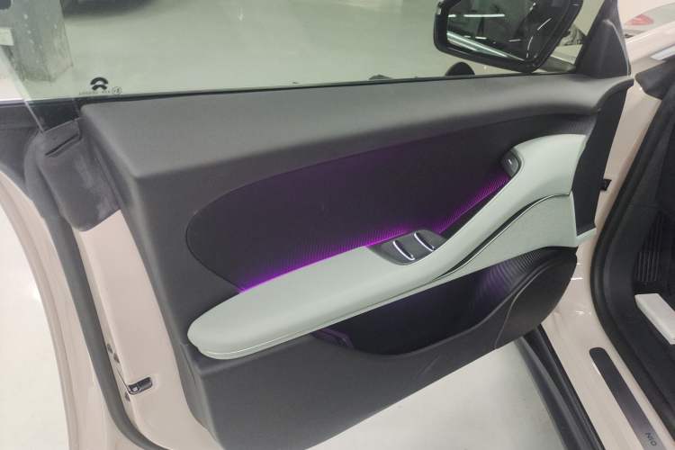 Used Nio ET5 2022 75 kWh Left Front Door Interior