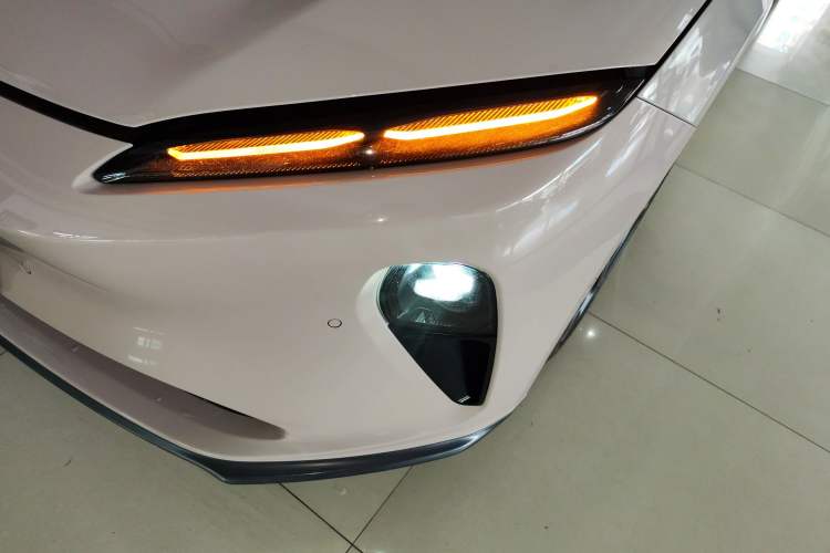 Used Nio ET5 2022 75 kWh Left Front Headlight