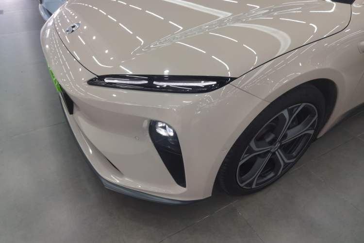 Used Nio ET5 2022 75 kWh Left Front Headlight