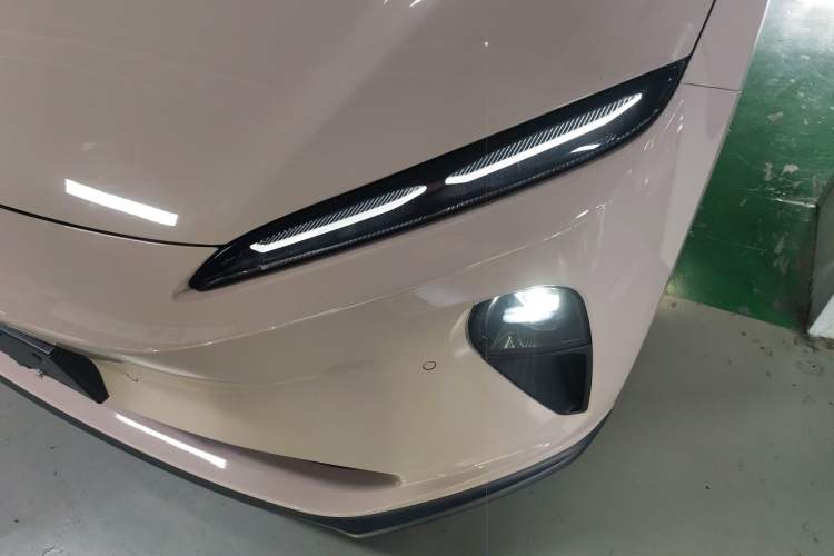 Used Nio ET5 2022 75 kWh Left Front Headlight