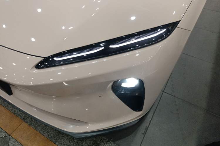 Used Nio ET5 2022 75 kWh Left Front Headlight