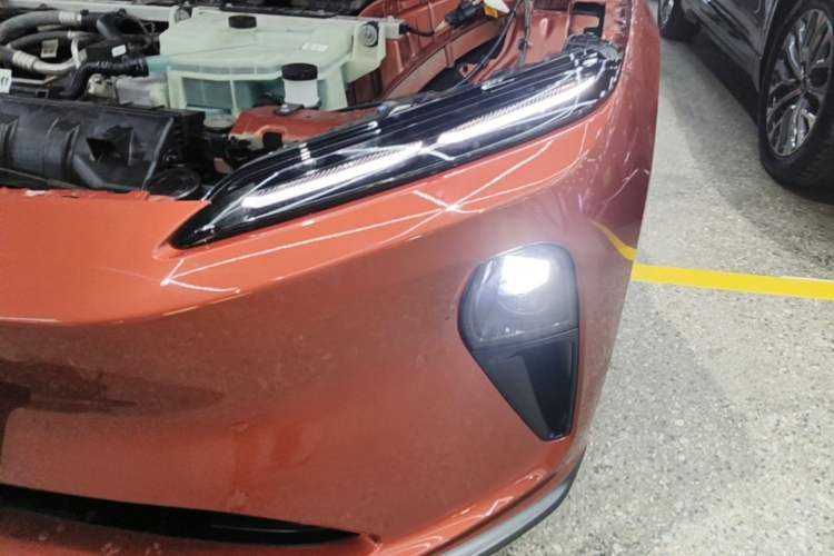 Used Nio ET5 2022 75 kWh Left Front Headlight