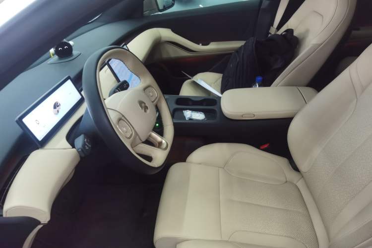 Used Nio ET5 2022 75 kWh Left Front Seat