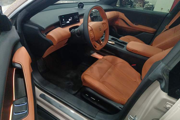 Used Nio ET5 2022 75 kWh Left Front Seat