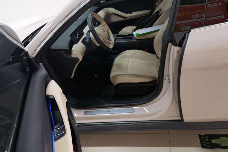 Used Nio ET5 2022 75 kWh Left Front Seat