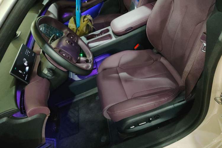 Used Nio ET5 2022 75 kWh Left Front Seat