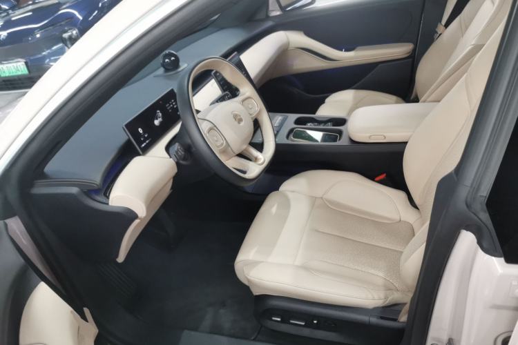 Used Nio ET5 2022 75 kWh Left Front Seat