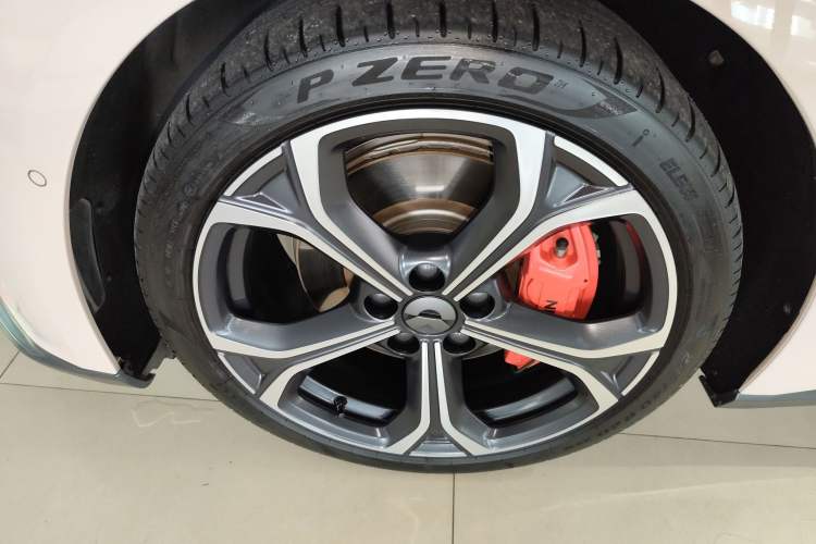 Used Nio ET5 2022 75 kWh Left Front Wheel Hub