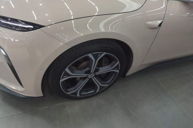 Used Nio ET5 2022 75 kWh Left Front Wheel Hub
