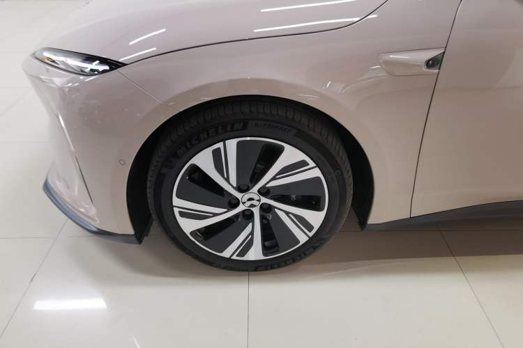 Used Nio ET5 2022 75 kWh Left Front Wheel Hub