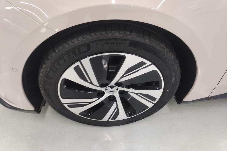 Used Nio ET5 2022 75 kWh Left Front Wheel Hub