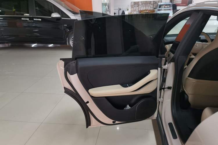 Used Nio ET5 2022 75 kWh Left Rear Door Interior