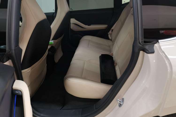 Used Nio ET5 2022 75 kWh Left Rear Seat