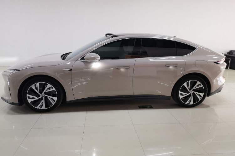 Used Nio ET5 2022 75 kWh Left Side