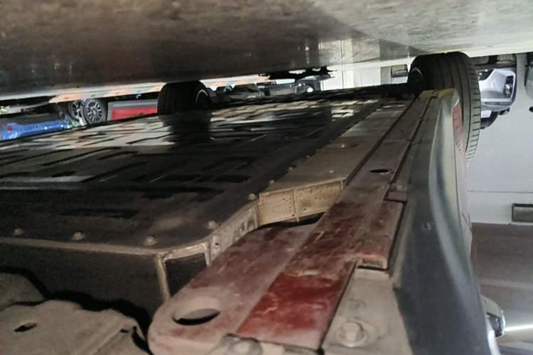 Used Nio ET5 2022 75 kWh Left Side Sill