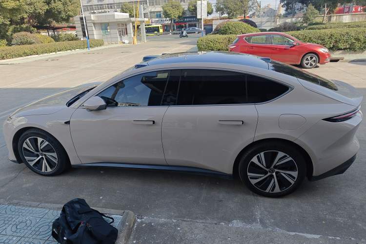 Used Nio ET5 2022 75 kWh Left Side