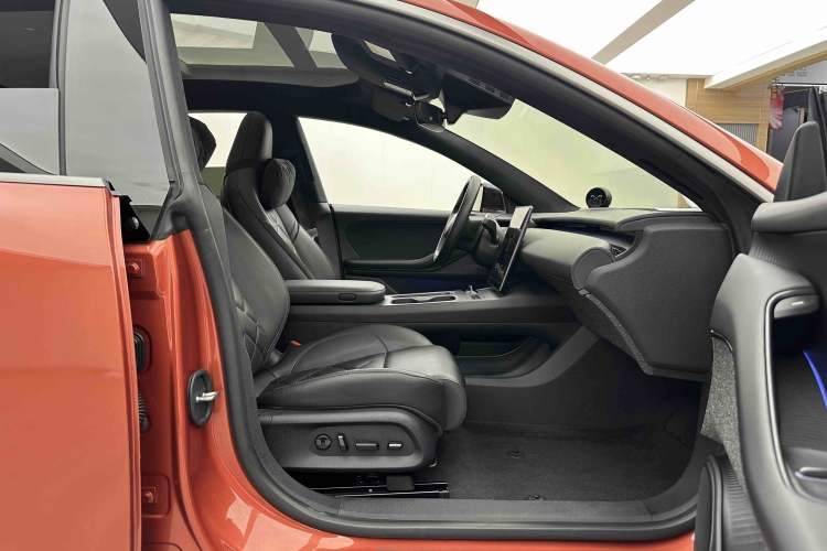 Used Nio ET5 2022 75 kWh Right Front Seat