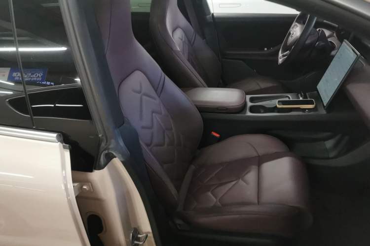 Used Nio ET5 2022 75 kWh Right Front Seat