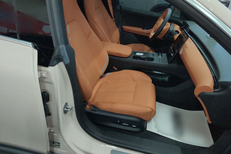 Used Nio ET5 2022 75 kWh Right Front Seat