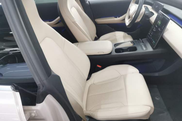 Used Nio ET5 2022 75 kWh Right Front Seat