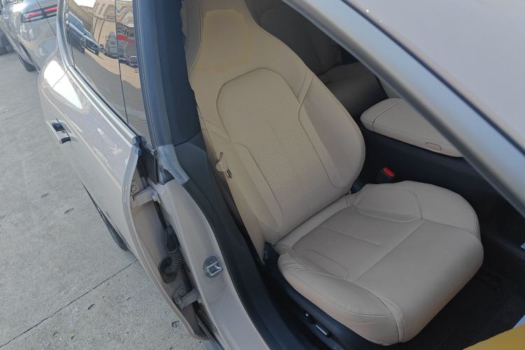 Used Nio ET5 2022 75 kWh Right Front Seat