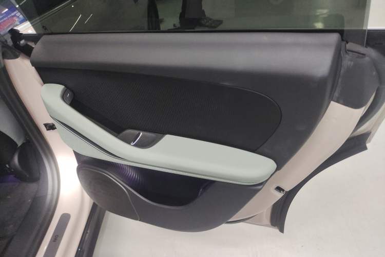 Used Nio ET5 2022 75 kWh Right Rear Door Interior
