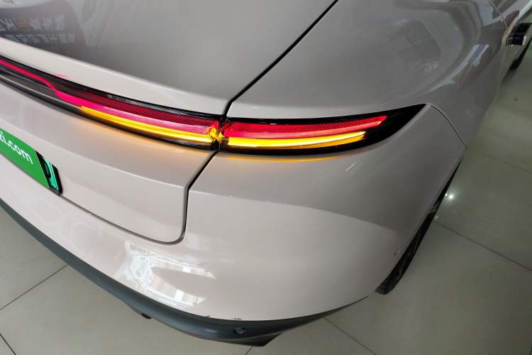 Used Nio ET5 2022 75 kWh Right Rear Taillight
