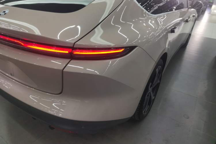 Used Nio ET5 2022 75 kWh Right Rear Taillight